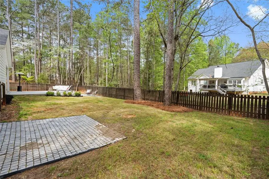 Exterior details and patio area of a home in Fairfield Plantation, Villa Rica (Image 3).