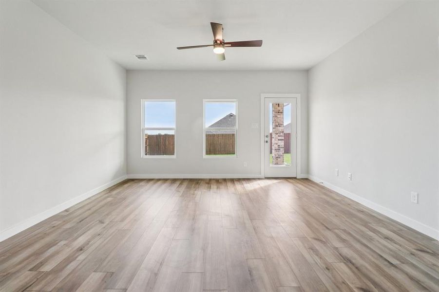 Spacious, unfurnished interior of a new home in Lone Oak, Alvarado (Image 19). Spacious, unfurnished interior of a new home in Lone Oak, Alvarado (Image 19).