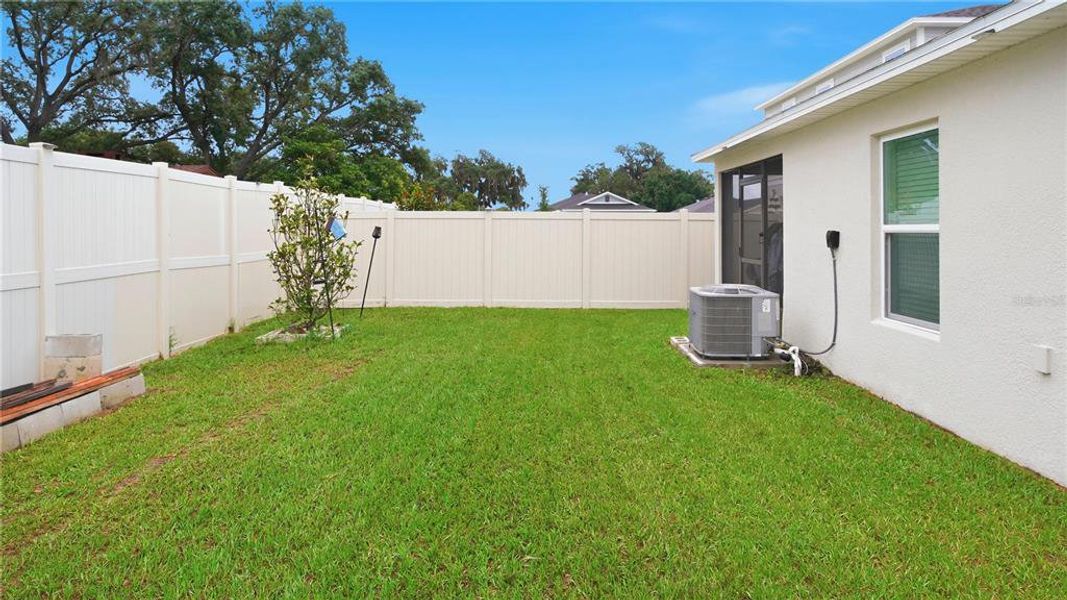 Exterior details and patio area of a home in , Auburndale (Image 4).