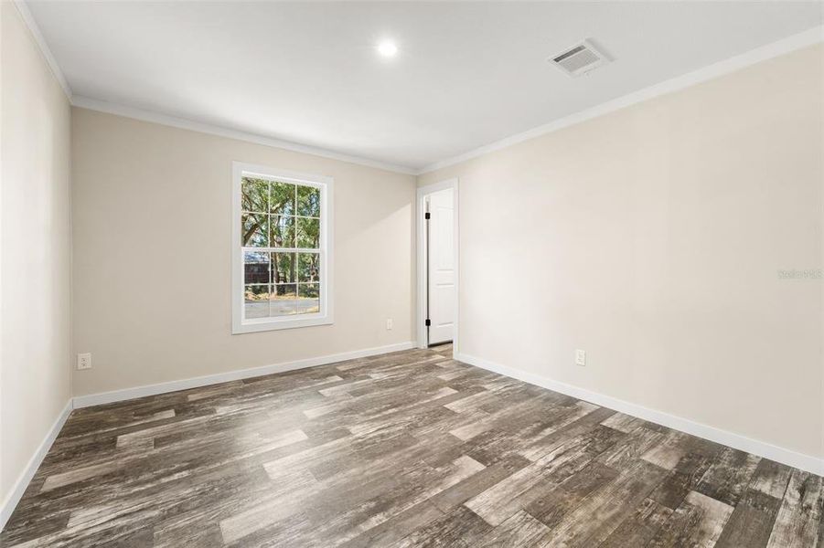 Spacious, unfurnished interior of a new home in , Gainesville (Image 25).