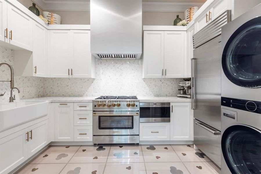 Furnished interior view inside a new home in , Orlando (Image 16).