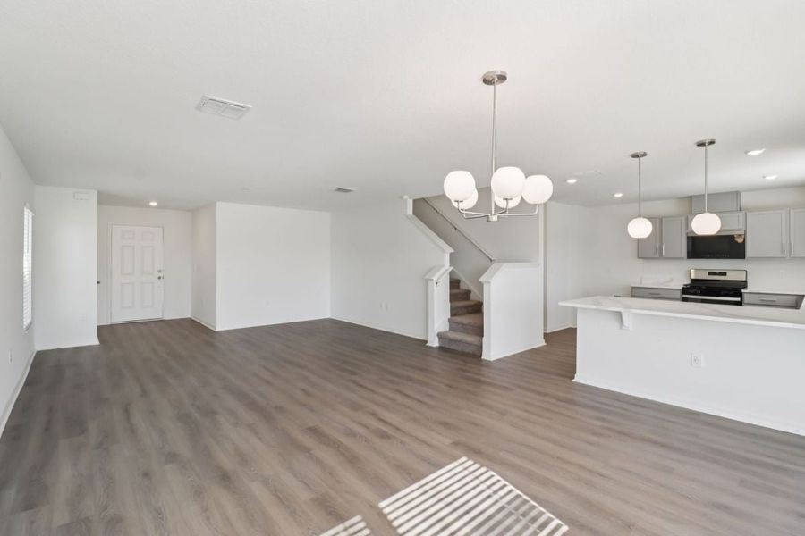 Spacious, unfurnished interior of a new home in Silver Lake Estates I, Leesburg (Image 7).