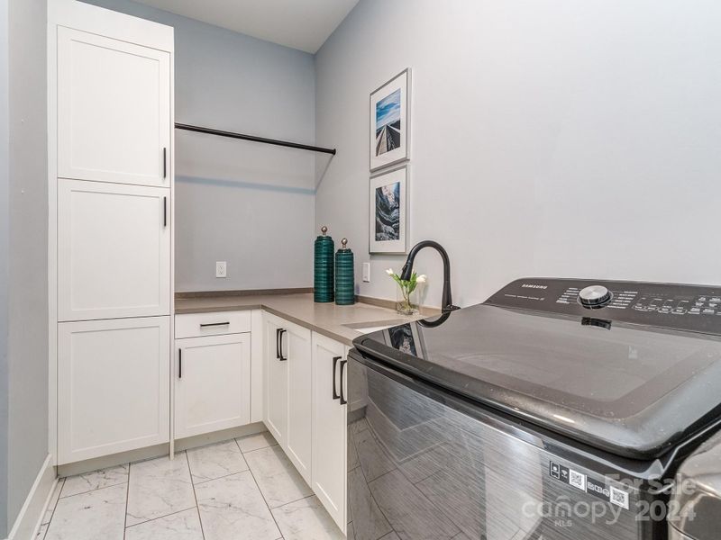 Laundry Room on Main with Sink and Custom Cabinets