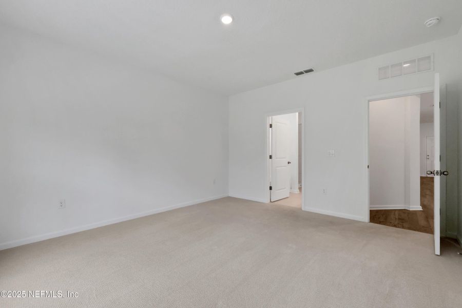 Spacious, unfurnished interior of a new home in Cordova Palms, St. Augustine (Image 15).