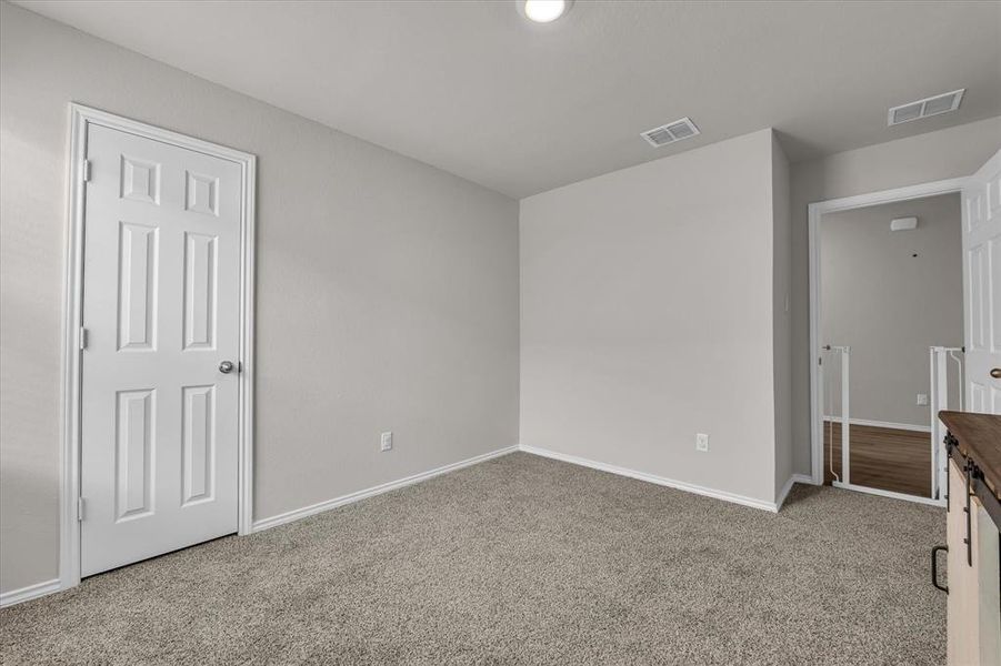 Spacious, unfurnished interior of a new home in , Lorena (Image 18).