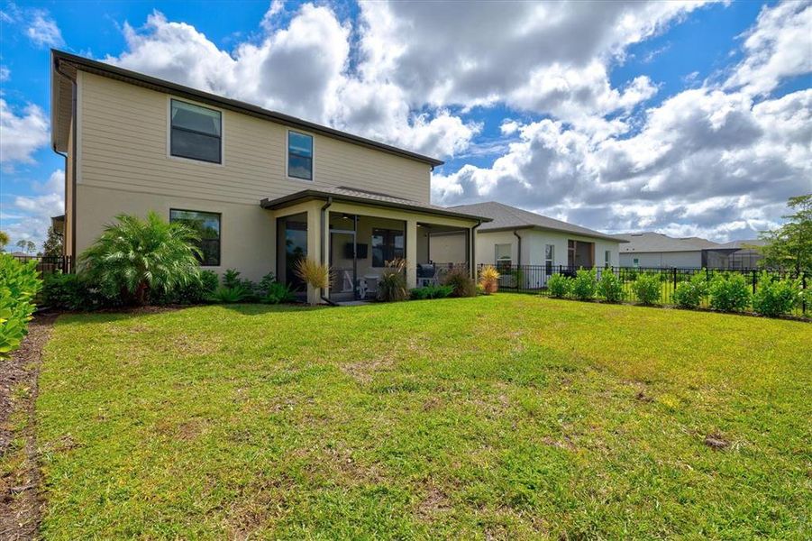 Exterior details and patio area of a home in , Port Charlotte (Image 20).