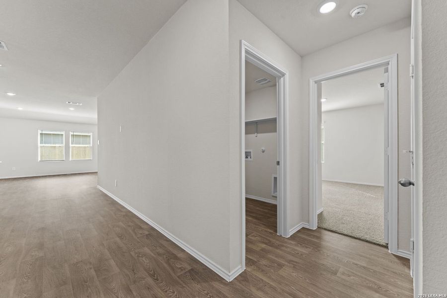 Spacious, unfurnished interior of a new home in Navarro Fields, Seguin (Image 17).