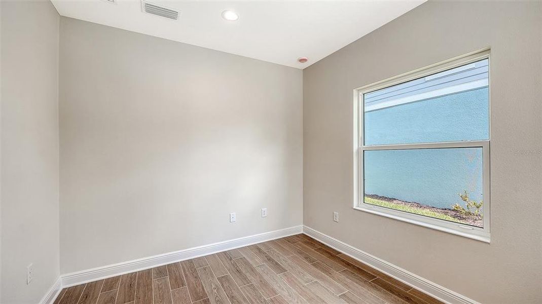 Spacious, unfurnished interior of a new home in Grand Park, Sarasota (Image 35).