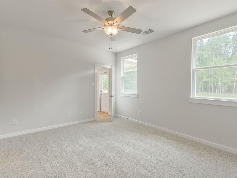 Spacious, unfurnished interior of a new home in Spring Branch Crossing, Conroe (Image 28).