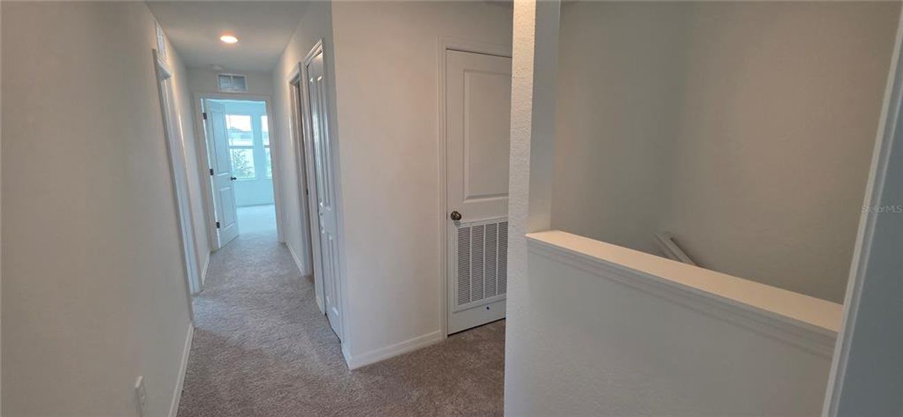 Spacious, unfurnished interior of a new home in , Bradenton (Image 9).