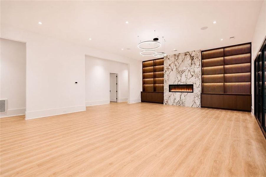 Spacious, unfurnished interior of a new home in , Alpharetta (Image 80).