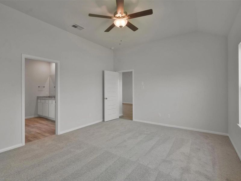 Spacious, unfurnished interior of a new home in River Ranch Meadows, Dayton (Image 26).
