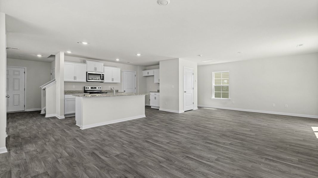 Spacious, unfurnished interior of a new home in Belle Grove, Wendell (Image 6).