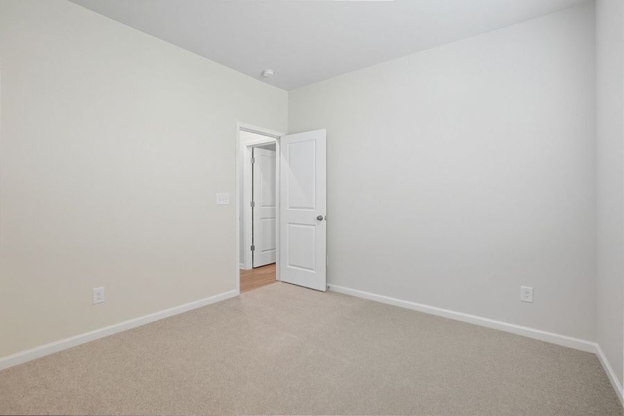 Spacious, unfurnished interior of a new home in Waxhaw Landing, Monroe (Image 16).