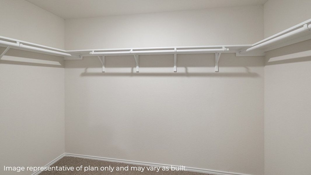 Spacious, unfurnished interior of a new home in Hunters Ranch, San Antonio (Image 16).