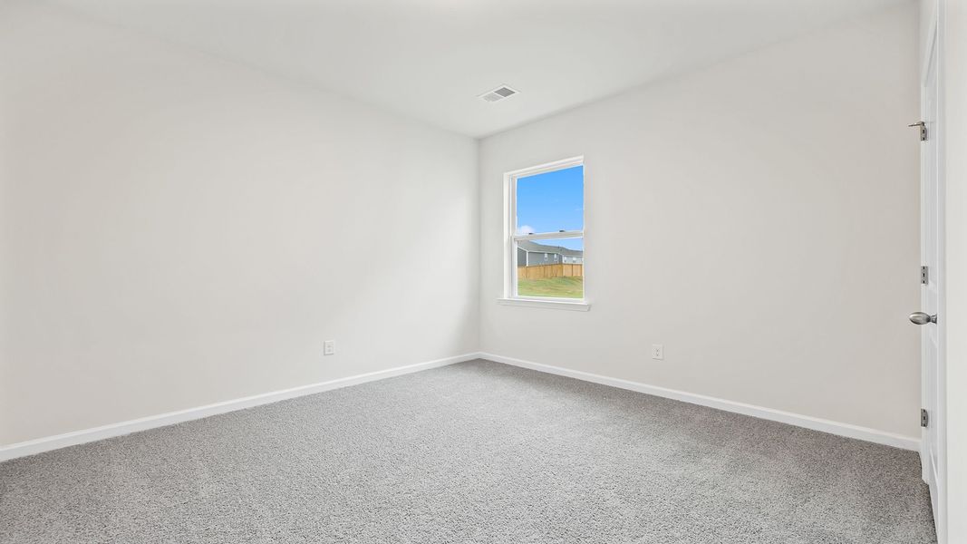Spacious, unfurnished interior of a new home in Woodglen, Piedmont (Image 13).