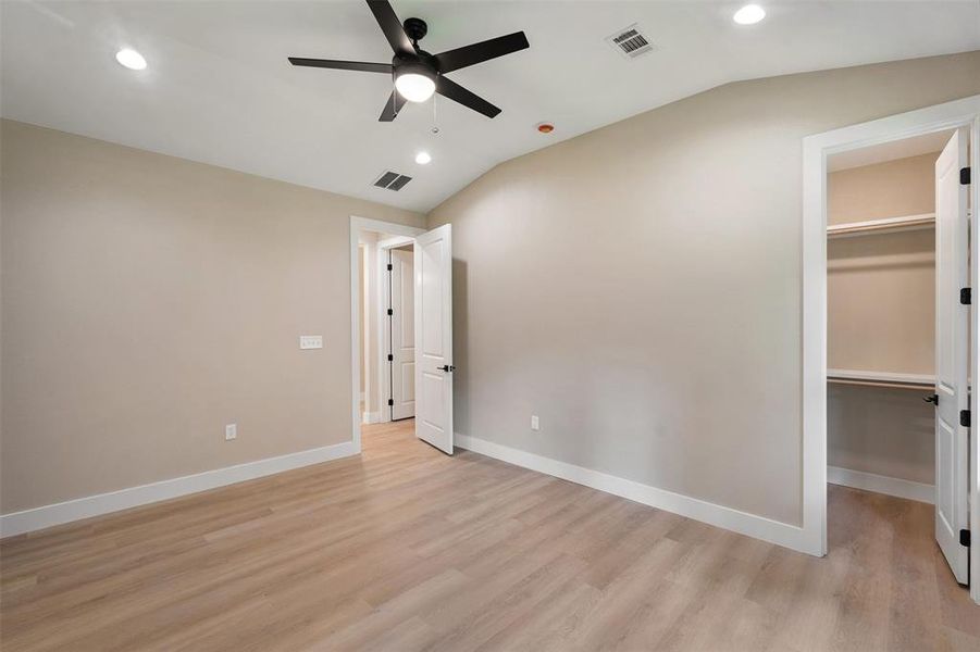 Spacious, unfurnished interior of a new home in , Gun Barrel City (Image 28).