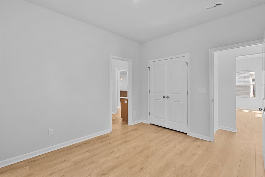 Spacious, unfurnished interior of a new home in Hanes Lake, Winston-Salem (Image 28). Spacious, unfurnished interior of a new home in Hanes Lake, Winston-Salem (Image 28).
