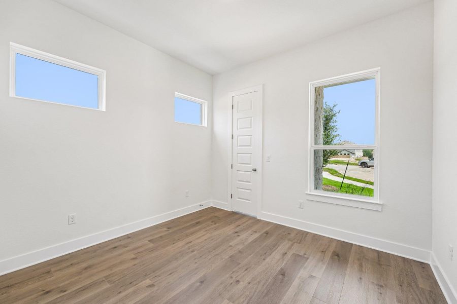Spacious, unfurnished interior of a new home in Sauls Ranch, Round Rock (Image 22).