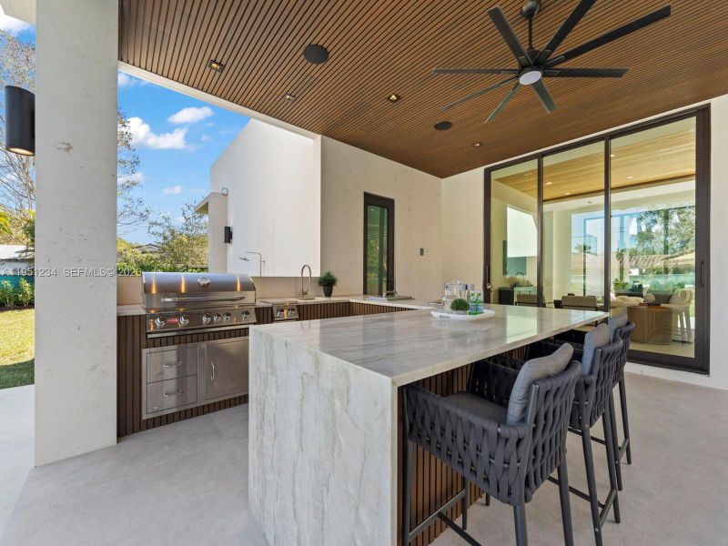 Exterior details and patio area of a home in , Palmetto Bay (Image 3).