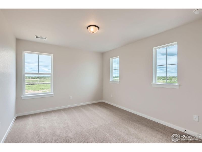 Spacious, unfurnished interior of a new home in Barefoot Lakes, Longmont (Image 20). Spacious, unfurnished interior of a new home in Barefoot Lakes, Longmont (Image 20).