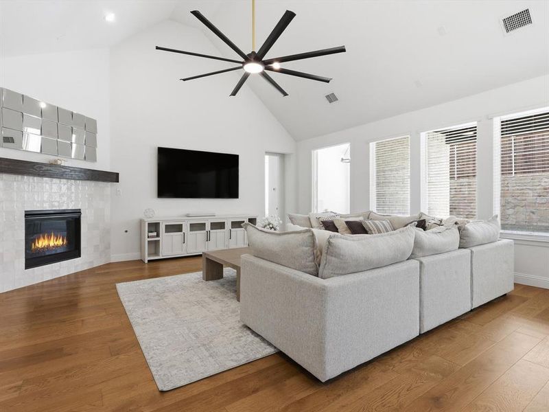 Furnished interior view inside a new home in Nelson Lake, Rockwall (Image 26). Furnished interior view inside a new home in Nelson Lake, Rockwall (Image 26).