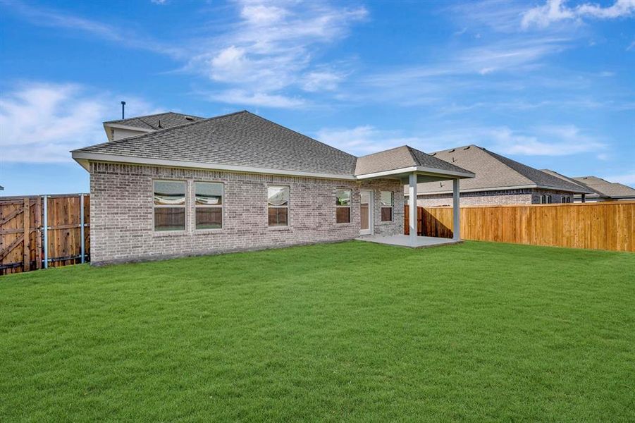Exterior details and patio area of a home in Rolling Ridge, Van Alstyne (Image 2). Exterior details and patio area of a home in Rolling Ridge, Van Alstyne (Image 2).