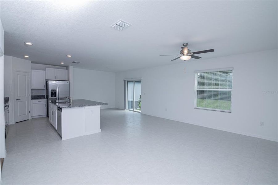 Spacious, unfurnished interior of a new home in Saddle Creek Preserve: The Manors II, Lakeland (Image 43).
