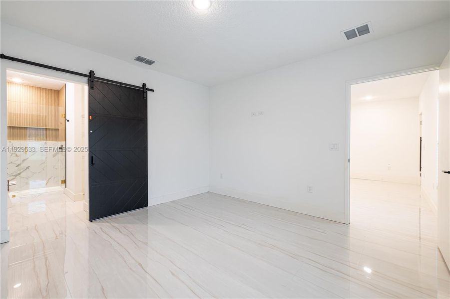 Spacious, unfurnished interior of a new home in , Palm Bay (Image 34). Spacious, unfurnished interior of a new home in , Palm Bay (Image 34).