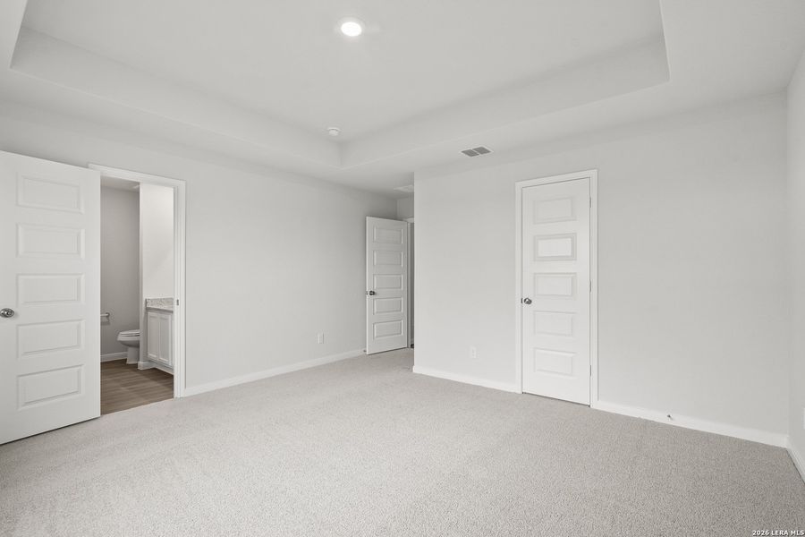 Spacious, unfurnished interior of a new home in Dauer Ranch, New Braunfels (Image 25). Spacious, unfurnished interior of a new home in Dauer Ranch, New Braunfels (Image 25).