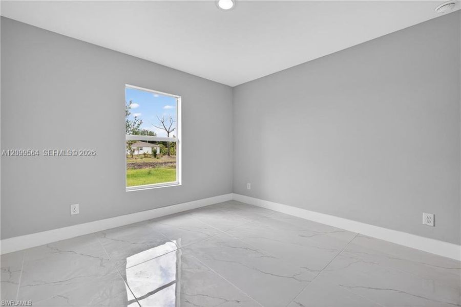 Spacious, unfurnished interior of a new home in , Lehigh Acres (Image 15).