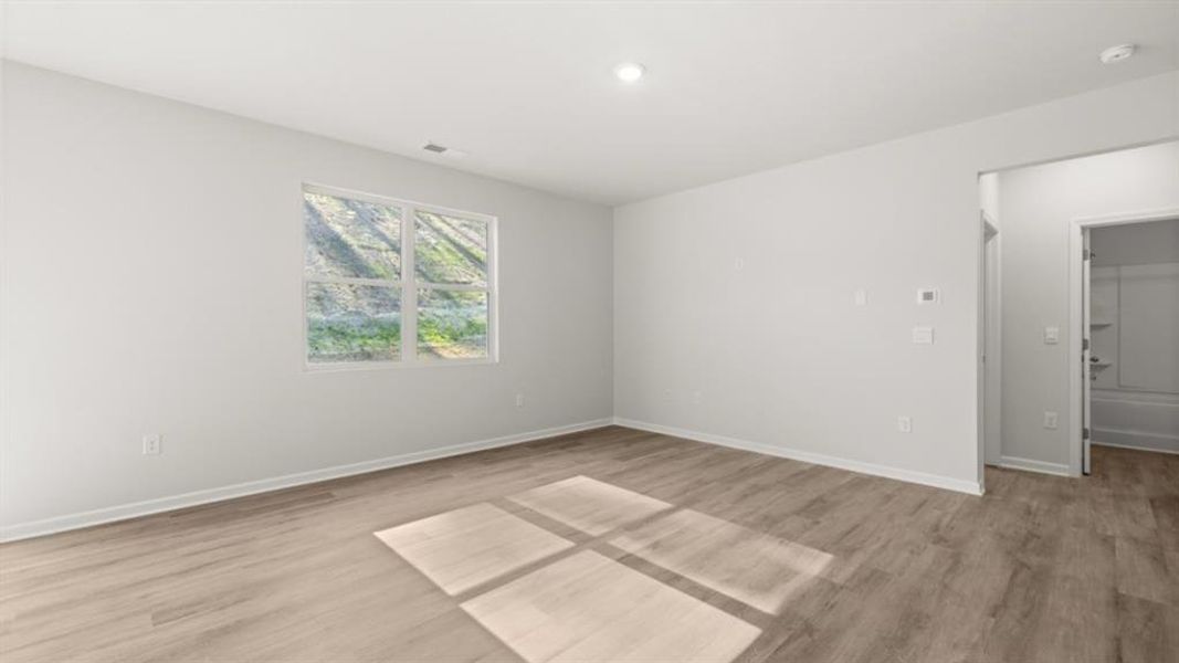 Spacious, unfurnished interior of a new home in Oconee Overlook, Gainesville (Image 21).