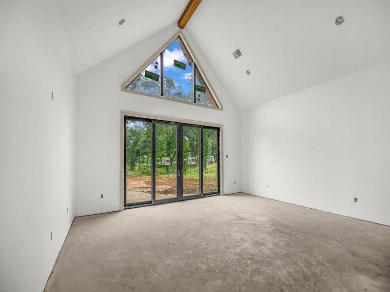 Spacious, unfurnished interior of a new home in , Weatherford (Image 9).