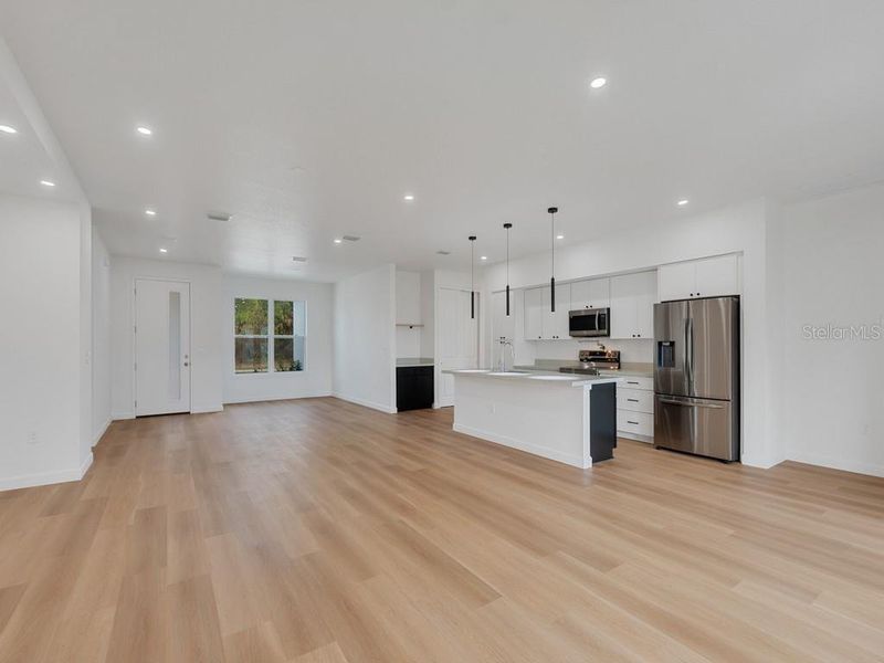 Spacious, unfurnished interior of a new home in , Palm Bay (Image 12).