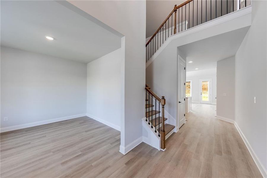 Spacious, unfurnished interior of a new home in , Homer (Image 18).