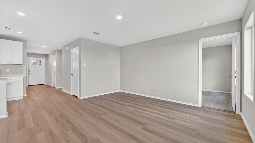 Spacious, unfurnished interior of a new home in Monarch at the Meadows, Ponder (Image 12).