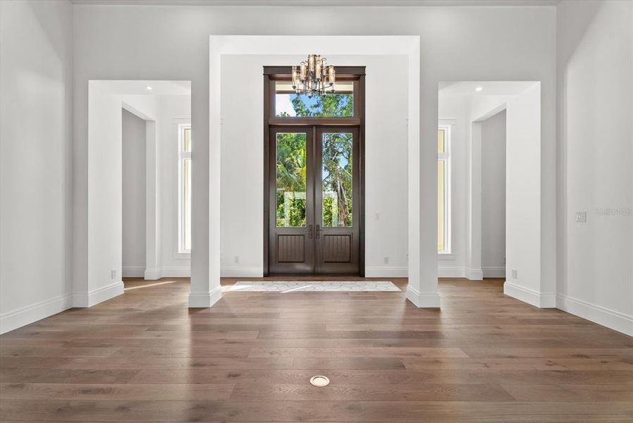 Spacious, unfurnished interior of a new home in , Sarasota (Image 64).