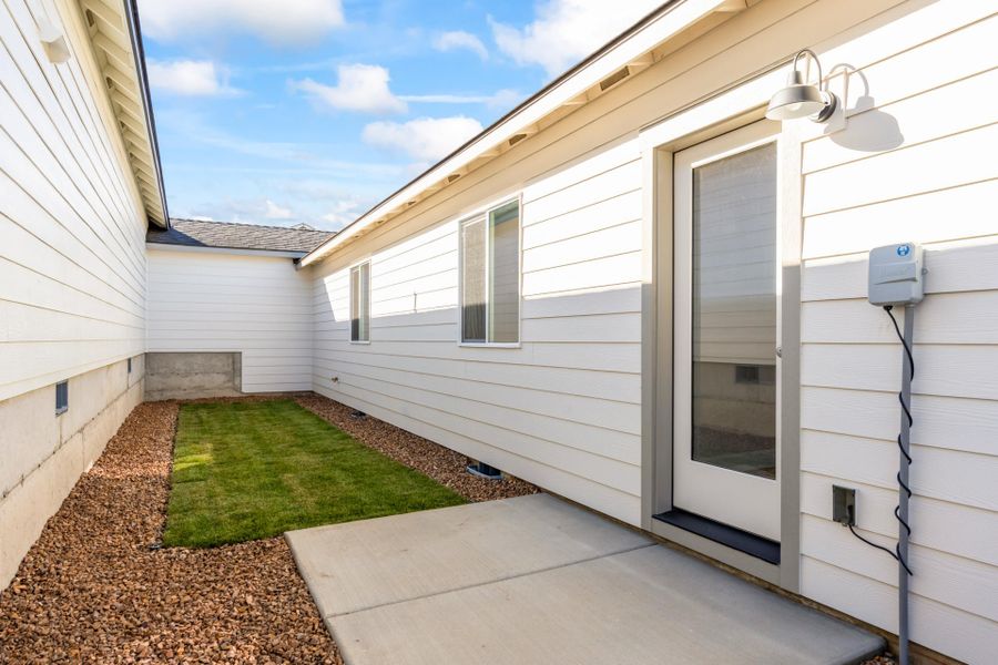 Exterior details and patio area of a home in Feather Ridge, Redmond (Image 3).