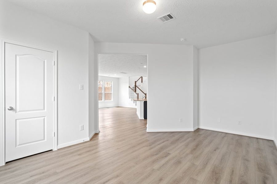 Spacious, unfurnished interior of a new home in Sunset Grove South, Hitchcock (Image 7). Spacious, unfurnished interior of a new home in Sunset Grove South, Hitchcock (Image 7).