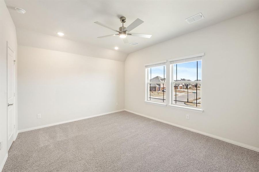 Spacious, unfurnished interior of a new home in Sunrise at Garden Valley, Waxahachie (Image 23).