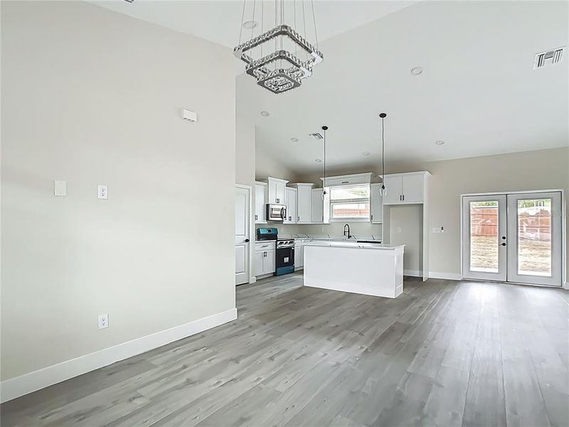 Spacious, unfurnished interior of a new home in , Ocala (Image 27).