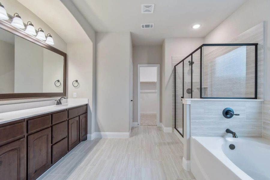 Image 174 representing the Concept 2373 by Landsea Homes in Coyote Crossing, Godley, TX. Image 174 representing the Concept 2373 by Landsea Homes in Coyote Crossing, Godley, TX.