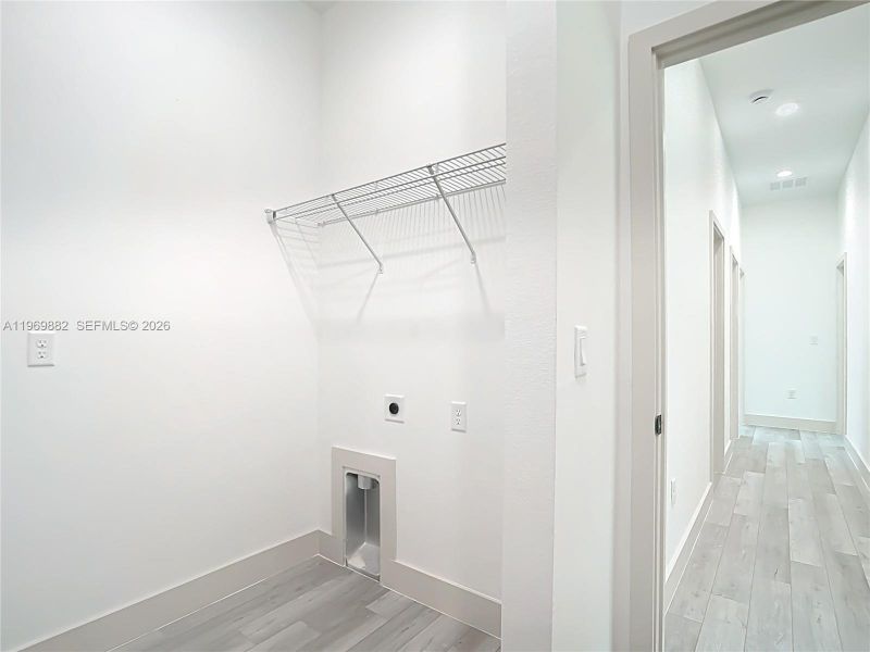 Spacious, unfurnished interior of a new home in , Port Charlotte (Image 41).