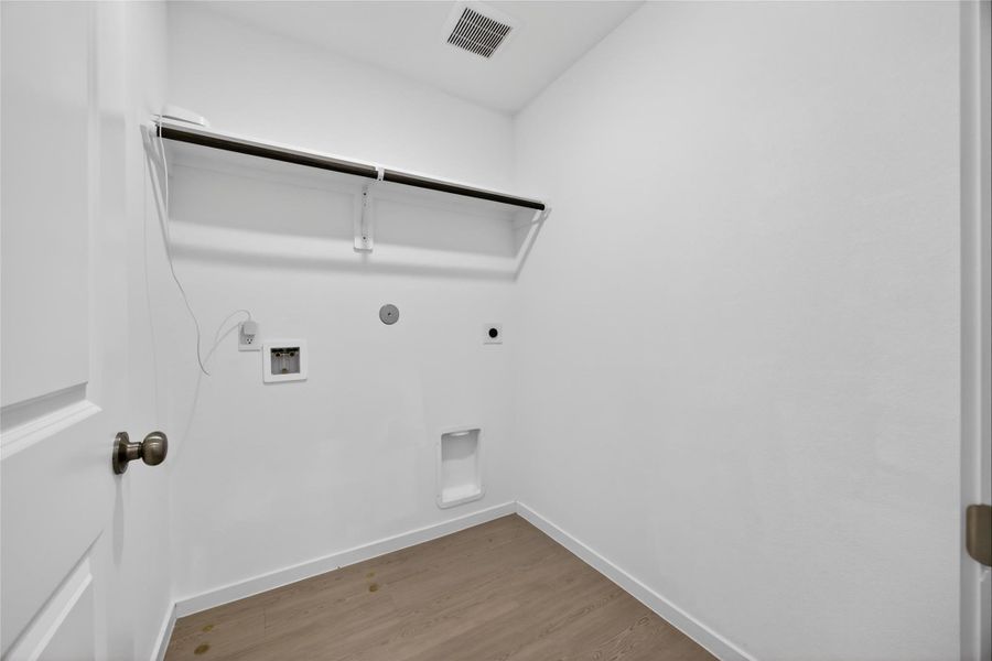 Spacious, unfurnished interior of a new home in Anniston, Katy (Image 36).