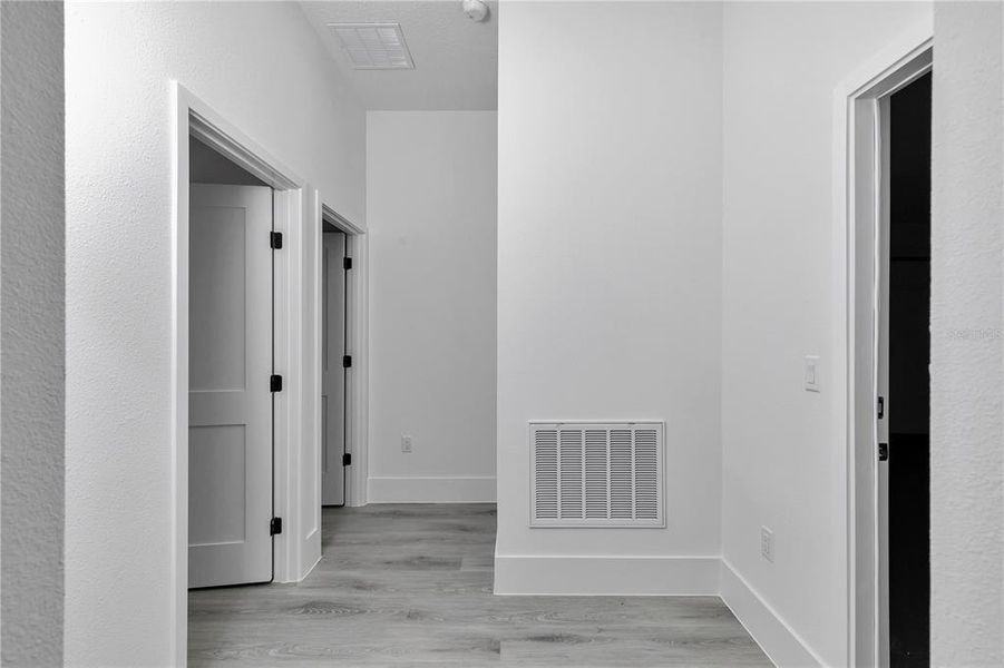 Spacious, unfurnished interior of a new home in , Dunnellon (Image 33).