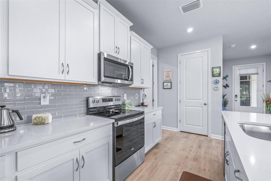Furnished interior view inside a new home in , Wesley Chapel (Image 15).