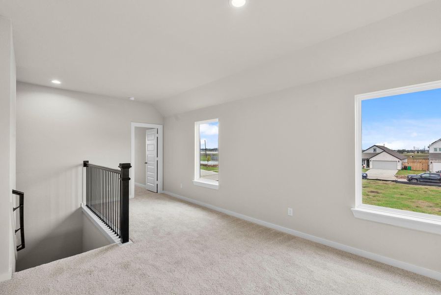 Spacious, unfurnished interior of a new home in Huntington Place, Rosharon (Image 14).