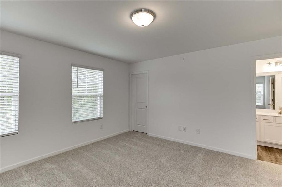 Spacious, unfurnished interior of a new home in Laurelwood, Douglasville (Image 11).