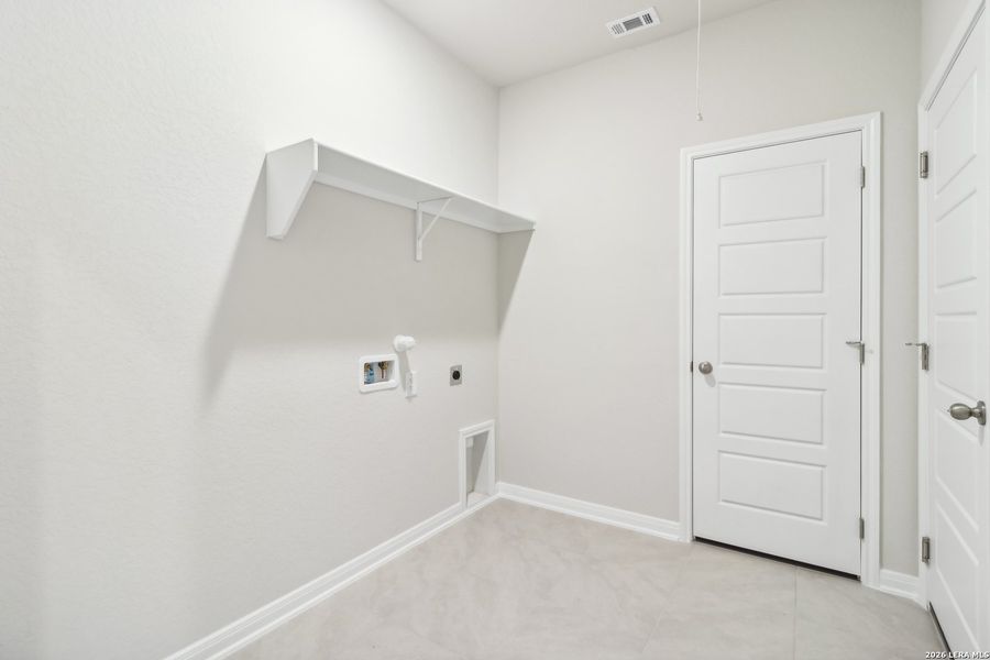 Spacious, unfurnished interior of a new home in , San Antonio (Image 21).