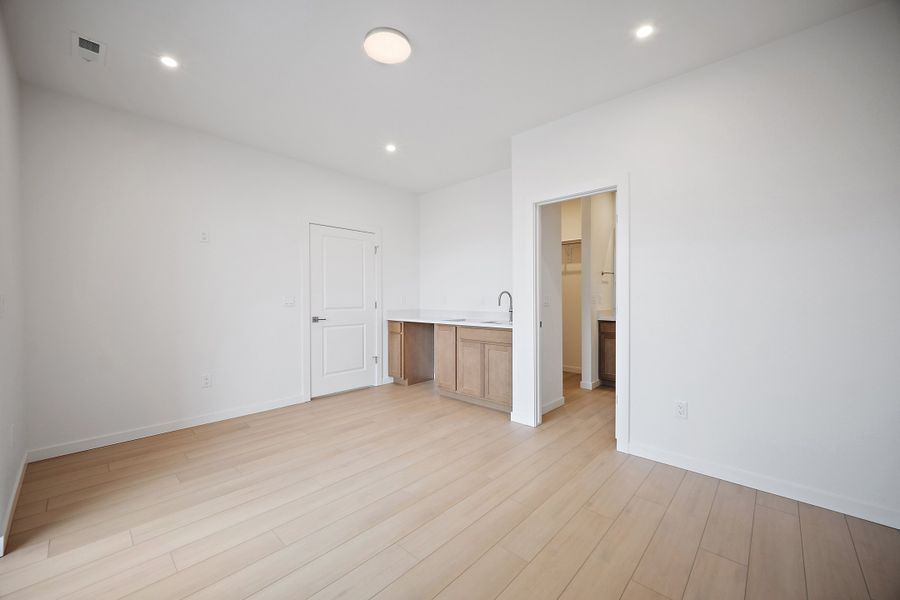 Spacious, unfurnished interior of a new home in The Commons at Victory Ridge, Colorado Springs (Image 28).